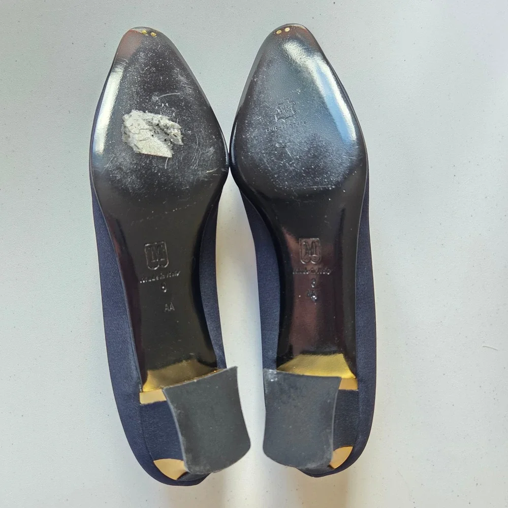 Vintage Bruno Magli Navy Pumps 8 AA Made in Italy Bologna Gold Heel Leather Sole
